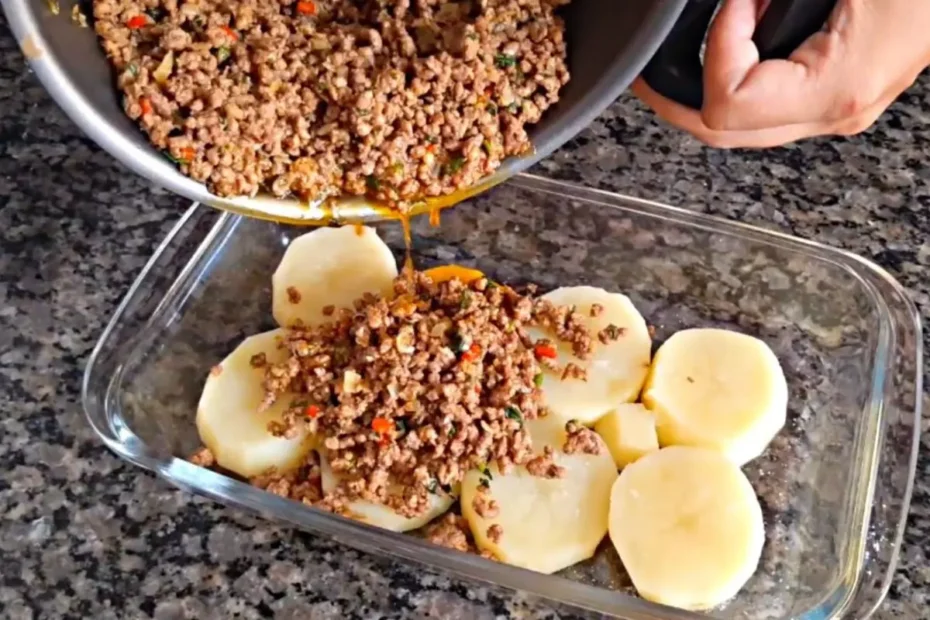 Carne moída com batatas ao forno.